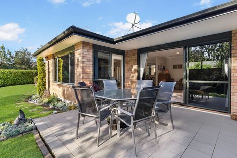 Photo of property in 11 Grovenor Drive, Orewa, 0931