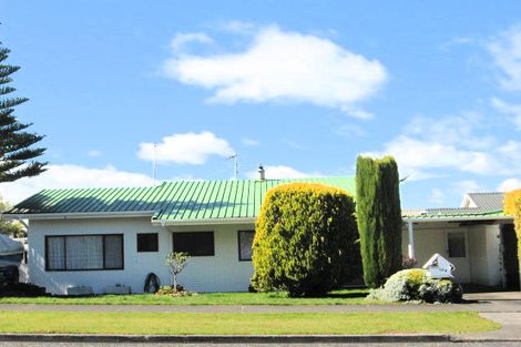 Photo of property in 10 Reeves Road, Acacia Bay, Taupo, 3330