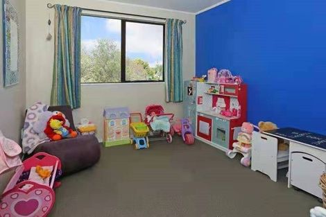 Photo of property in 20 Rehia Road, Massey, Auckland, 0614