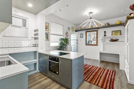 Photo of property in Devonport Apartments, 21/127 Saint Aubyn Street, New Plymouth, 4310