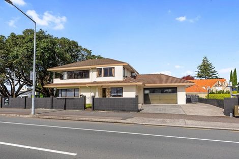 Photo of property in 182 Devonport Road, Tauranga, 3110