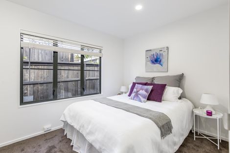 Photo of property in 3/8 Golf Road, New Lynn, Auckland, 0600