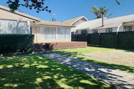Photo of property in 120 Mountain Road, Mangere Bridge, Auckland, 2022