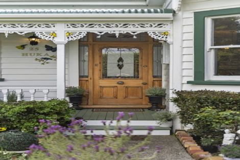 Photo of property in 25 Huka Road, Birkenhead, Auckland, 0626