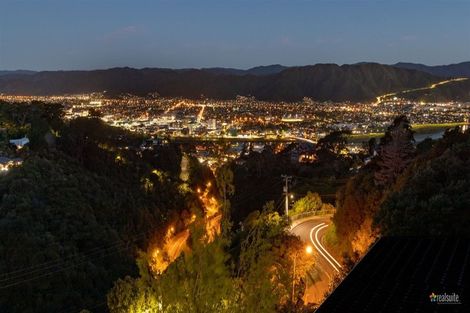 Photo of property in 91 Miromiro Road, Normandale, Lower Hutt, 5010