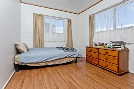 Photo of property in 1/114 Sunset Road, Unsworth Heights, Auckland, 0632