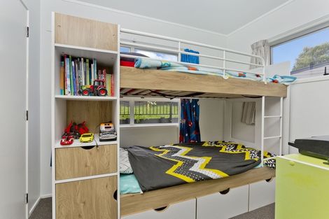 Photo of property in 1/28 Glen Vista Place, Bayview, Auckland, 0629