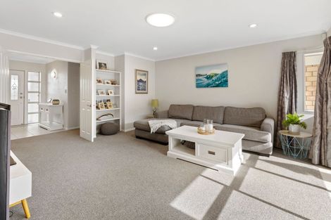 Photo of property in 16 Amery Place, Papamoa Beach, Papamoa, 3118