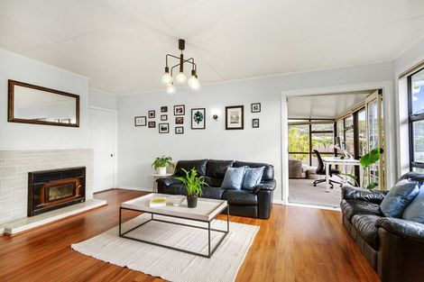 Photo of property in 2 Ryan Grove, Tawa, Wellington, 5028