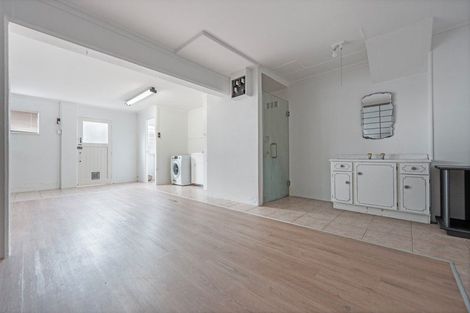 Photo of property in 1a Wakeling Avenue, Te Atatu South, Auckland, 0610