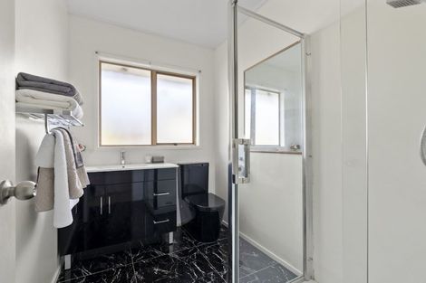 Photo of property in 1/95 Aberdeen Road, Castor Bay, Auckland, 0620