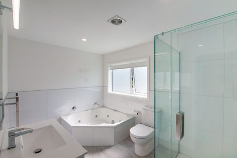 Photo of property in 5 Farnworth Terrace, Churton Park, Wellington, 6037