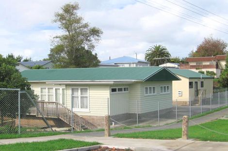 Photo of property in 2/14 Claridge Street, Glen Eden, Auckland, 0602
