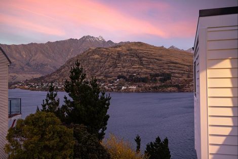 Photo of property in 22 Golden Terrace, Queenstown, 9300