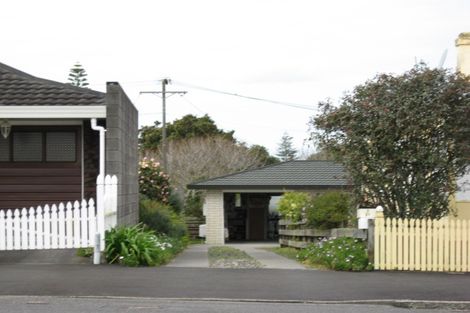 Photo of property in 2/21 Paynters Avenue, Strandon, New Plymouth, 4312