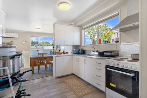 Photo of property in 6 Karina Place, Glen Eden, Auckland, 0602