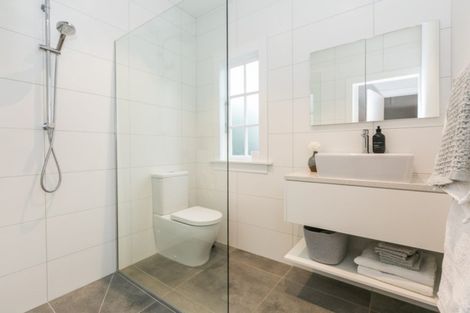 Photo of property in 9 Gillean Street, Havelock North, 4130