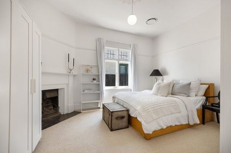 Photo of property in 5 Aikmans Road, Merivale, Christchurch, 8014