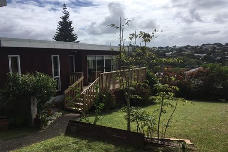 Photo of property in 2/16 Shanaway Rise, Hillcrest, Auckland, 0627