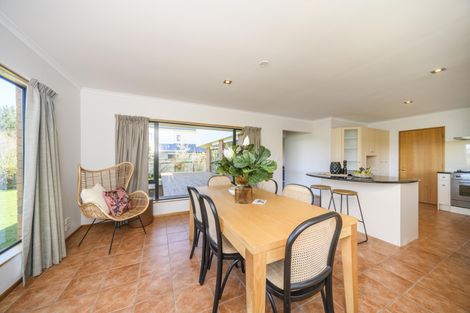 Photo of property in 122 Pacific Drive, Fitzherbert, Palmerston North, 4410