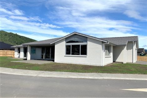 Photo of property in 11 Tapuhikura Street, Waikanae, 5036