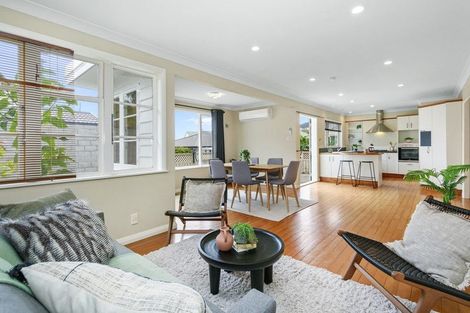 Photo of property in 4 Lyndhurst Road, Tawa, Wellington, 5028