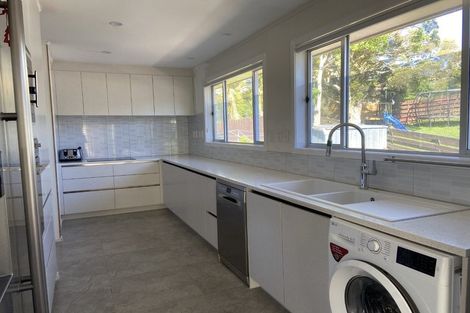 Photo of property in 21 Castleford Street, Green Bay, Auckland, 0604