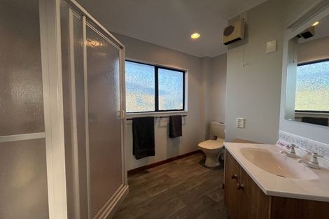 Photo of property in 15 Del Mar Place, Merrilands, New Plymouth, 4312