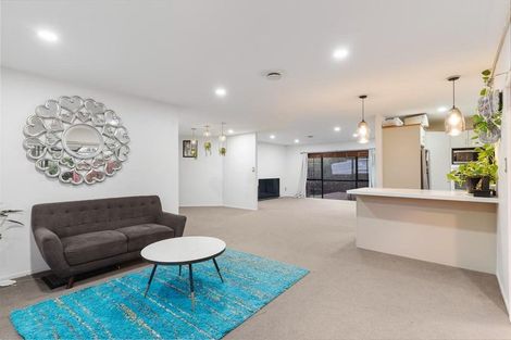 Photo of property in 30 Hercules Drive, Henderson, Auckland, 0612