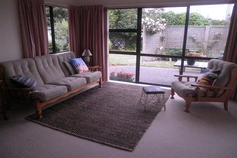 Photo of property in 84 Lakeside Drive, Orewa, 0931