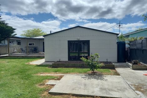 Photo of property in 42 Kingswood Street, Takaro, Palmerston North, 4412