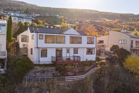 Photo of property in 22 Golden Terrace, Queenstown, 9300