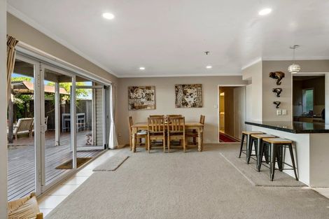 Photo of property in 112 Whangaparaoa Road, Red Beach, 0932