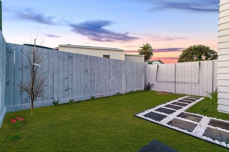 Photo of property in 2/7 Gambare Place, Wattle Downs, Auckland, 2103