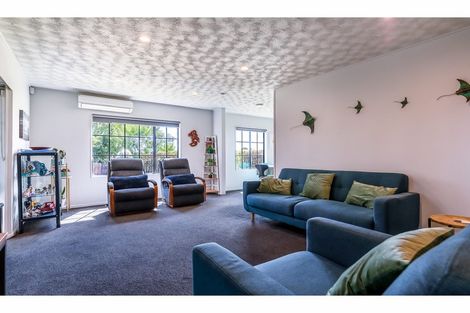 Photo of property in 7 Imperial Place, Henderson, Auckland, 0612