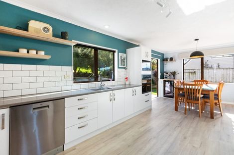Photo of property in 8 Ration Lane, Whitby, Porirua, 5024