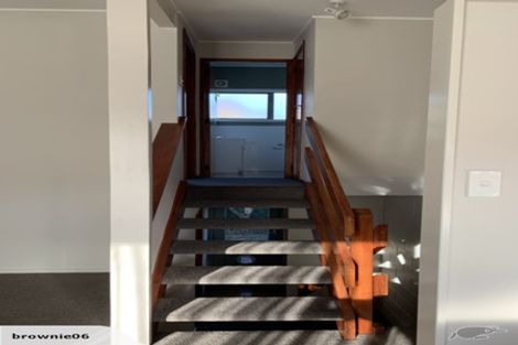 Photo of property in 21f7 Collins Avenue, Tawa, Wellington, 5028