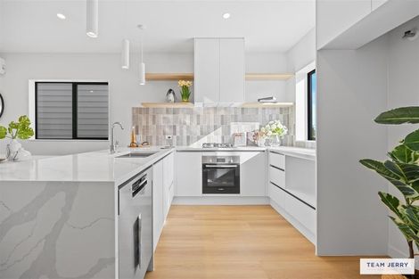 Photo of property in 37a Crestview Rise, Papakura, 2110