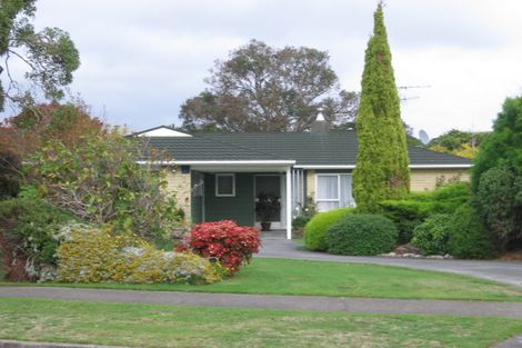 Photo of property in 4 Rewarewa Crescent, Waikanae, 5036