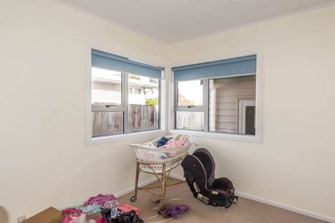 Photo of property in 16a Karamu Street, Te Atatu Peninsula, Auckland, 0610