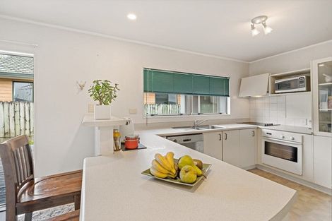 Photo of property in 5 Tokay Place, Huapai, Kumeu, 0810