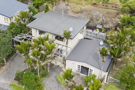 Photo of property in 39 Glenesk Road, Piha, New Lynn, 0772