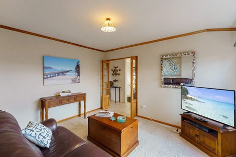 Photo of property in 128 Seaview Road, Paraparaumu Beach, Paraparaumu, 5032