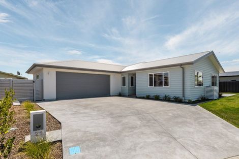 Photo of property in 21 George Yee Place, Taradale, 4112