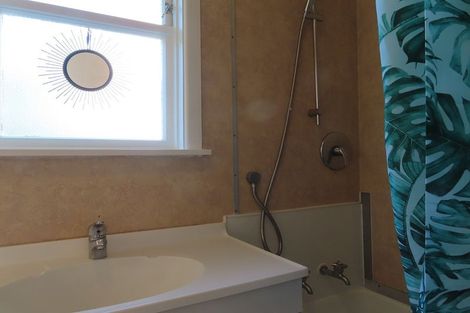 Photo of property in 60 Beazley Avenue, Paparangi, Wellington, 6037