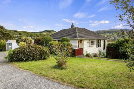 Photo of property in 2 Ryan Grove, Tawa, Wellington, 5028