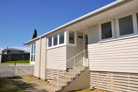 Photo of property in 1 Tawa Place, Waiuku, 2123