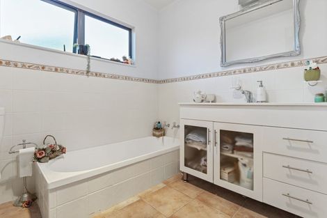 Photo of property in 107b Ocean Road, Whangamata, 3620