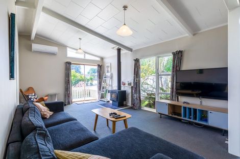 Photo of property in 21 South Lynn Road, Titirangi, Auckland, 0604
