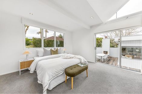 Photo of property in 16 Prestige Place, Castor Bay, Auckland, 0620